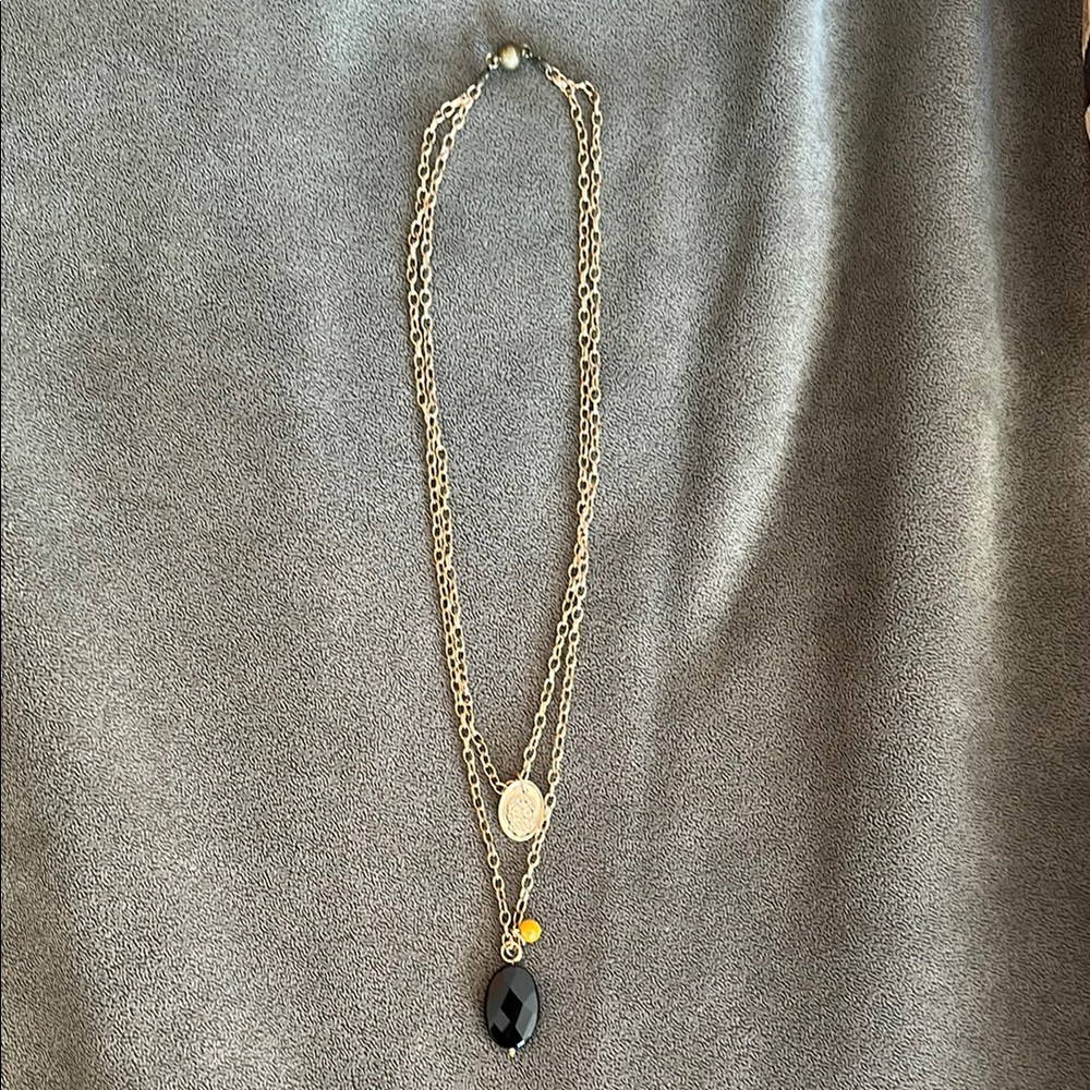 Elegant Gold and Black Pendant Necklace